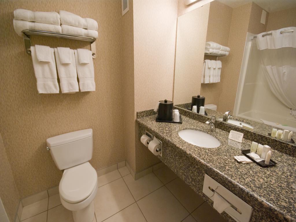 Redwood Inn & Suites
