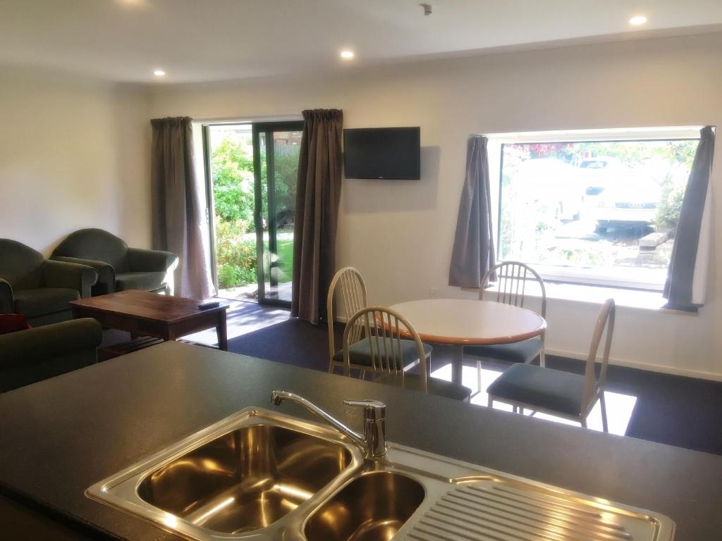 Woodlands Motels & Apartments