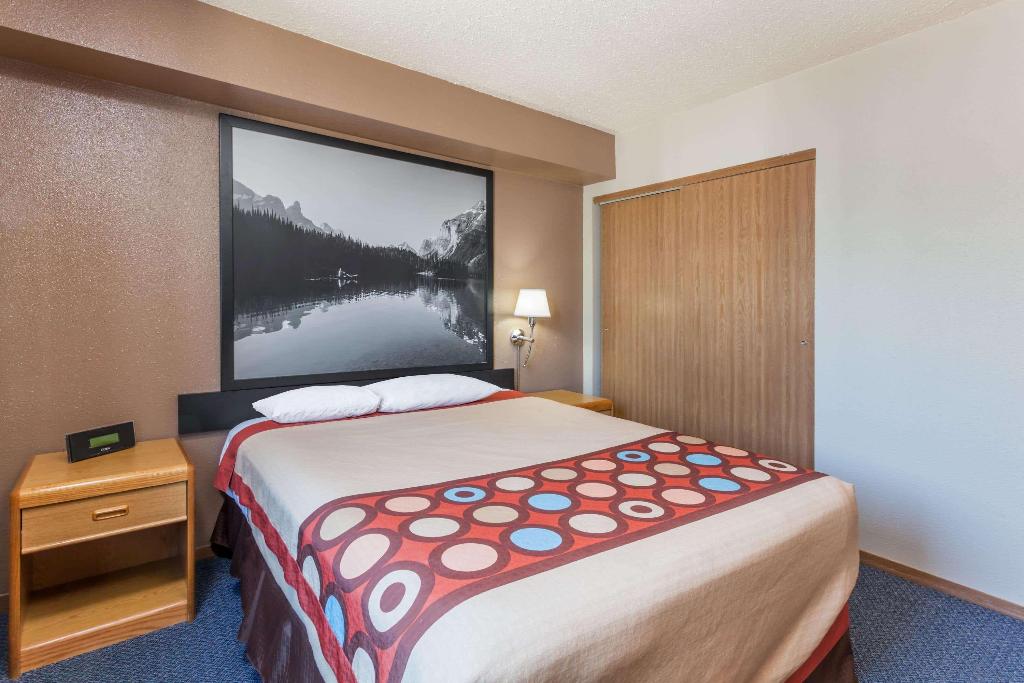 Super 8 By Wyndham Medicine Hat Ab