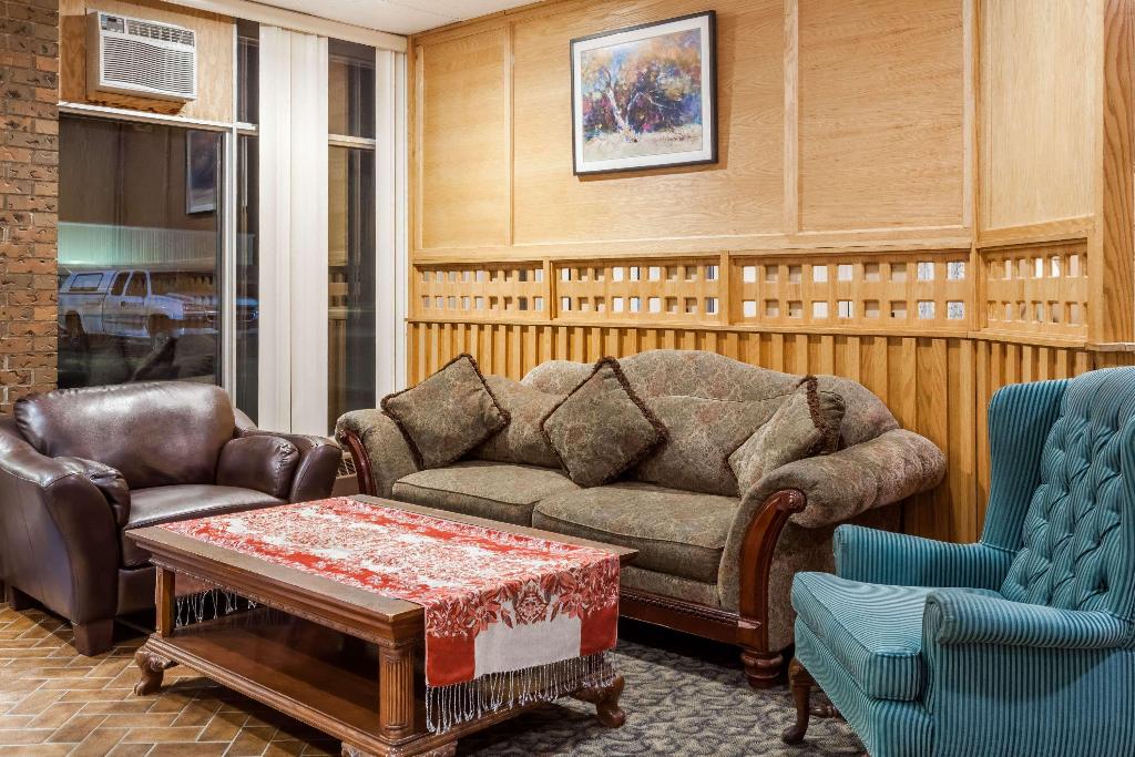 Howard Johnson By Wyndham Melville