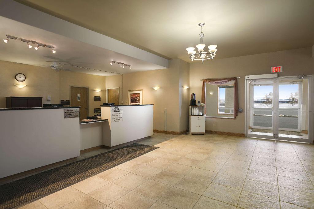 Days Inn By Wyndham Moose Jaw