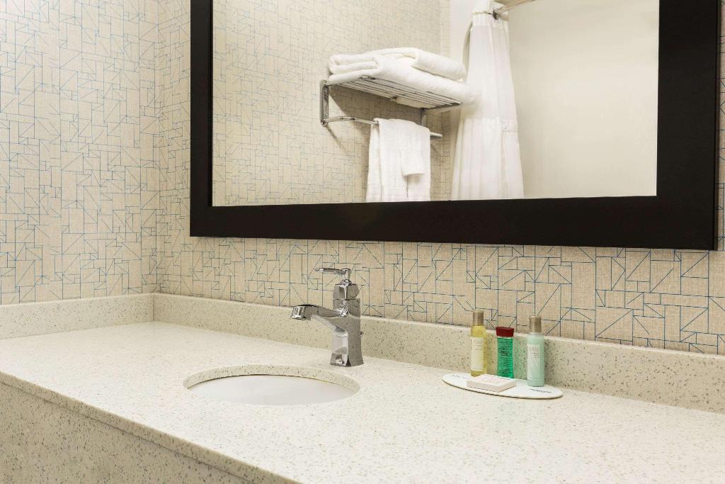 Travelodge by Wyndham Windsor