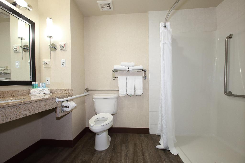 Holiday Inn Express & Suites Vernon