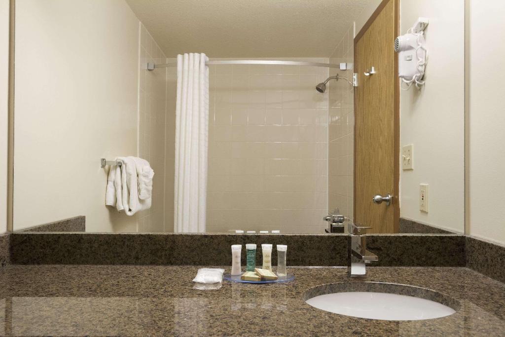 Super 8 By Wyndham Dawson Creek