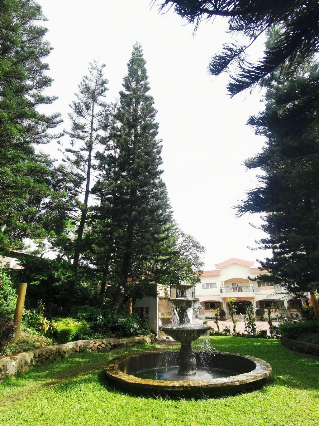 Tagaytay Country Hotel