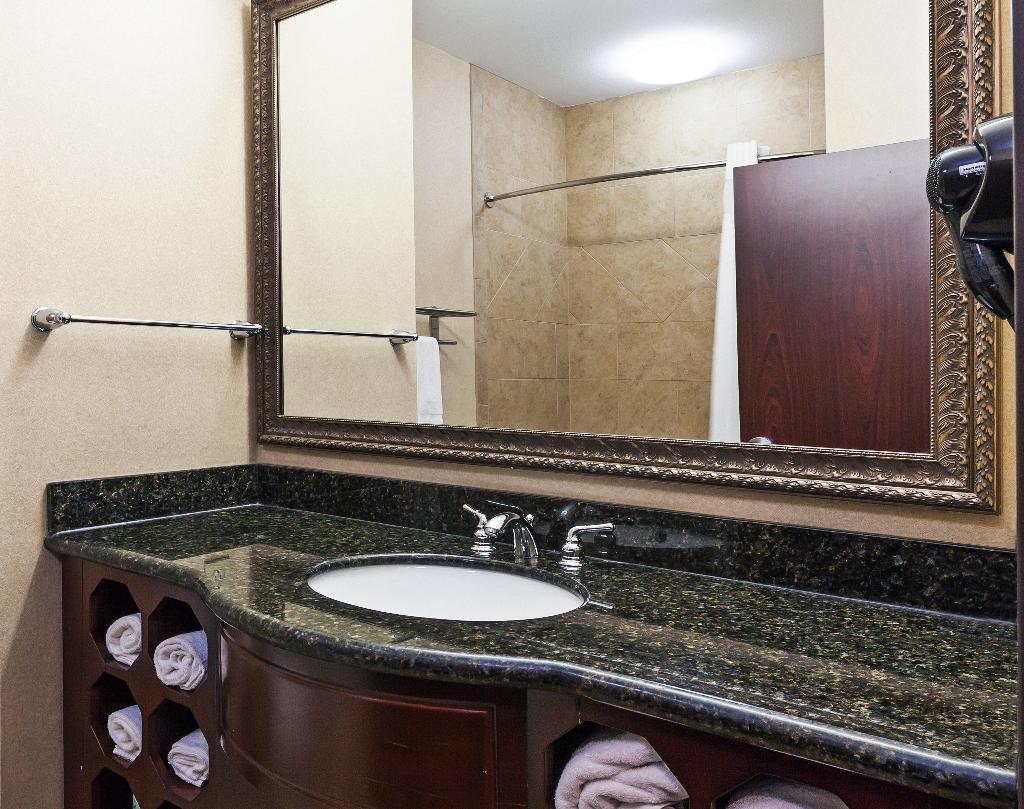 Holiday Inn Express Hotel & Suites Henderson-Traff