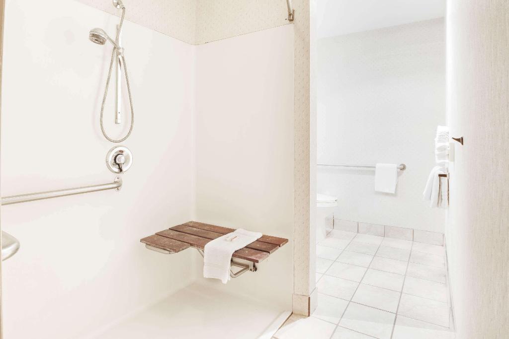 Microtel Inn & Suites By Wyndham Greensboro