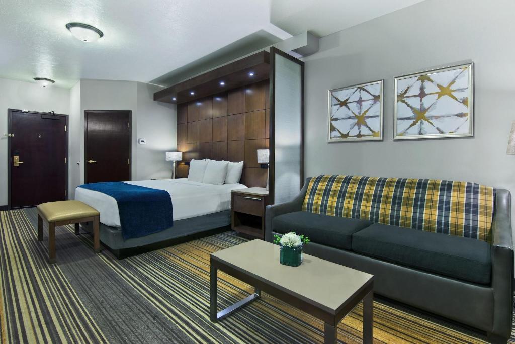 Oxford Suites Downtown Spokane