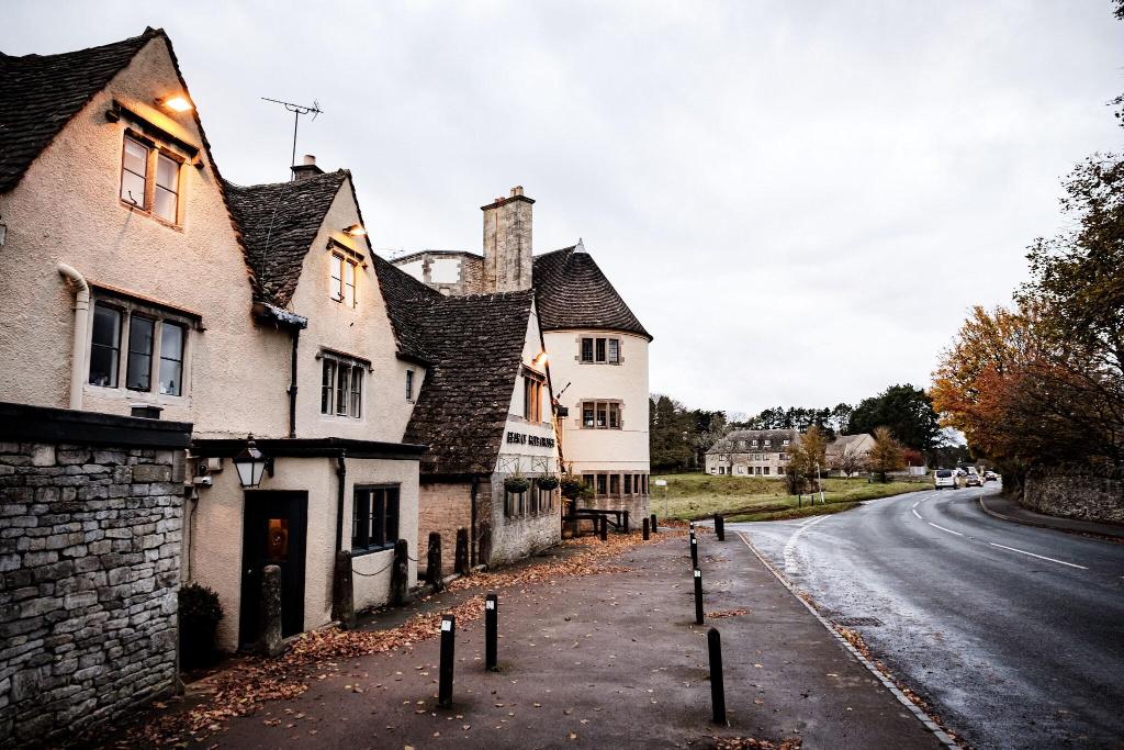 The Bear of Rodborough Hotel