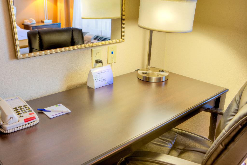 Holiday Inn Express Hotel & Suites Granbury