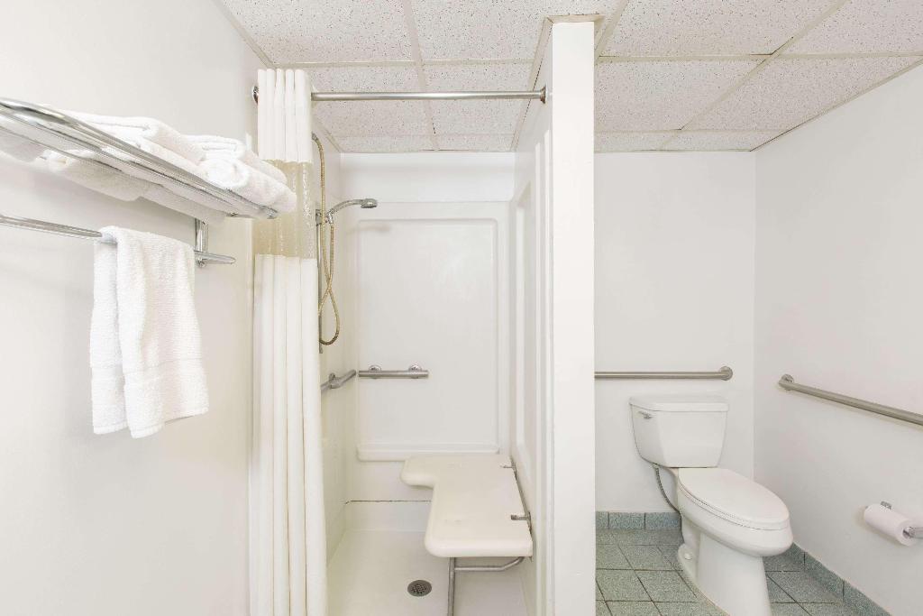 Travelodge By Wyndham Great Bend