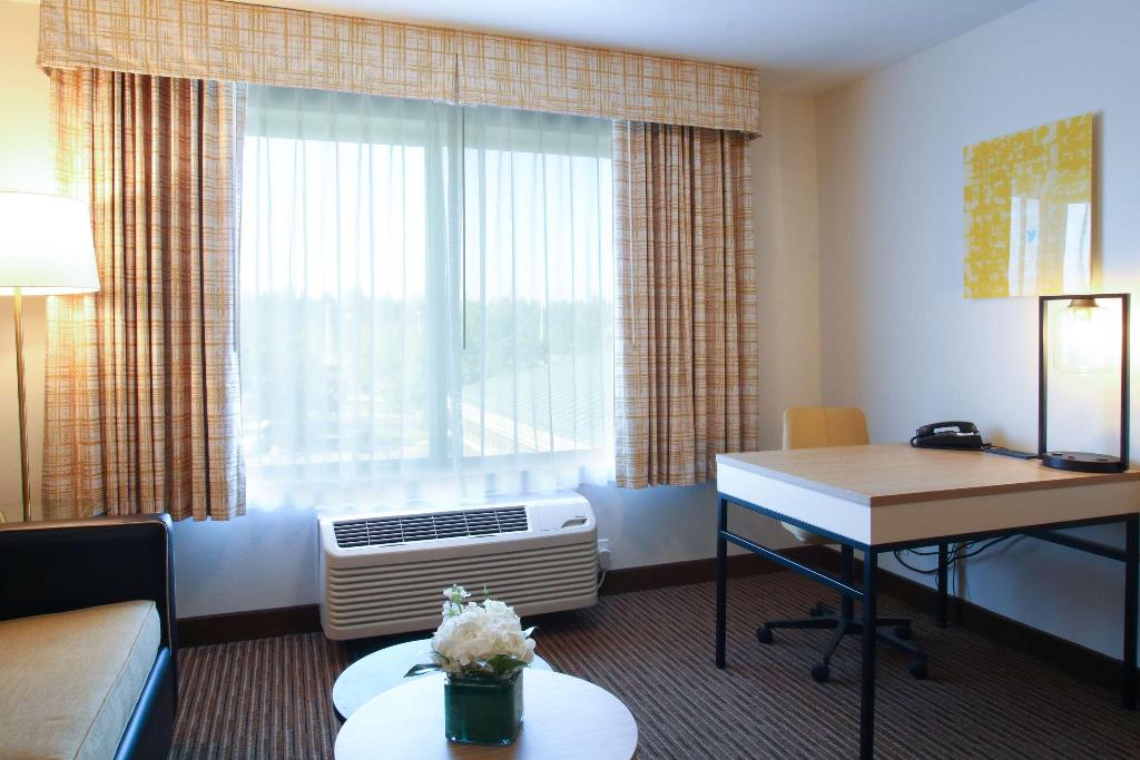 Oxford Suites Spokane Valley