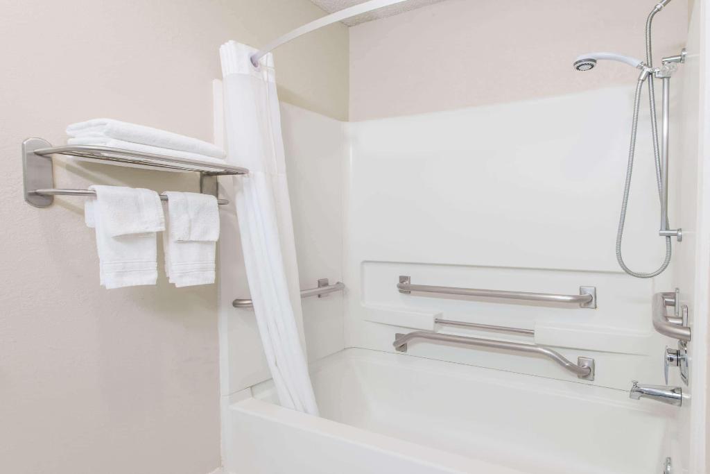 Microtel Inn & Suites By Wyndham Georgetown