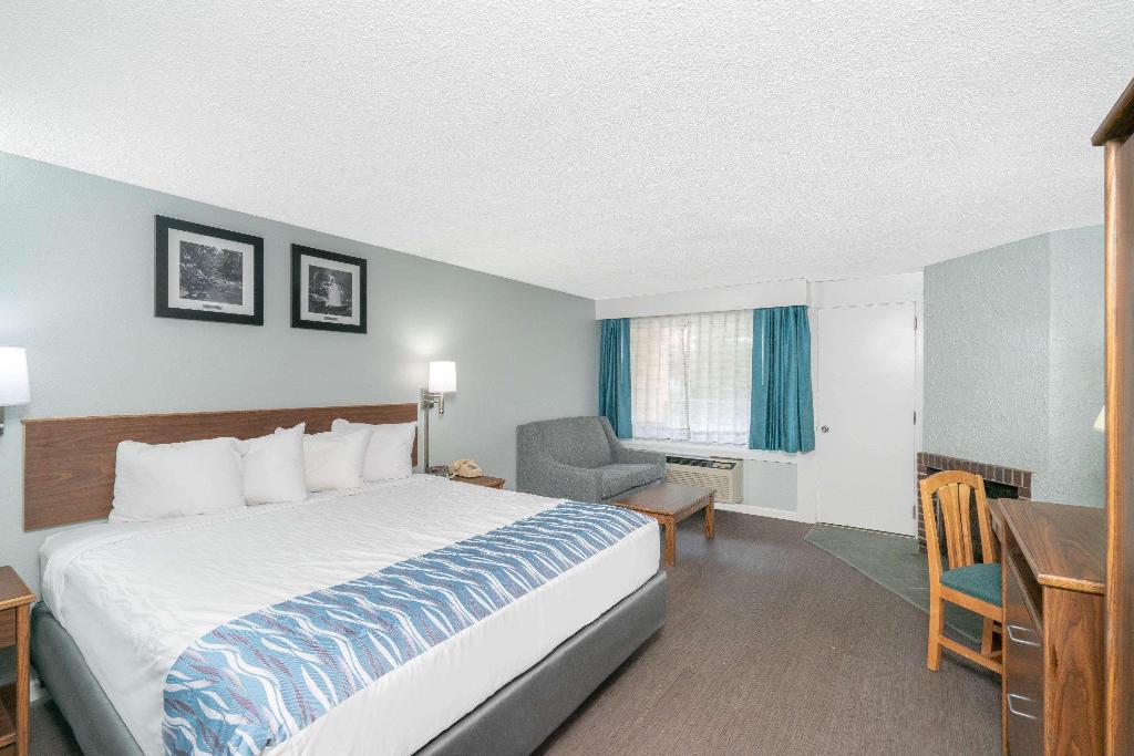 Gatlinburg River Inn