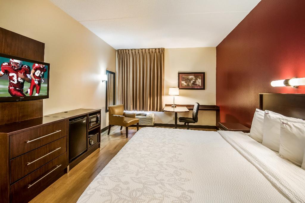 Red Roof PLUS+ South Deerfield – Amherst