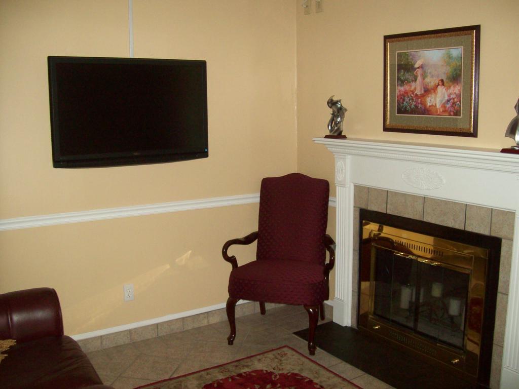 Oak Square Condominiums