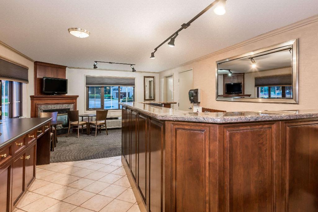 Super 8 By Wyndham Guelph