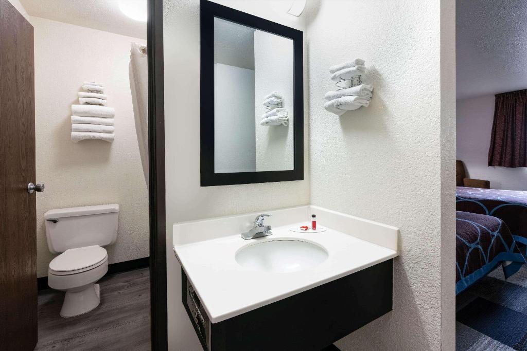 Super 8 By Wyndham Spokane Valley