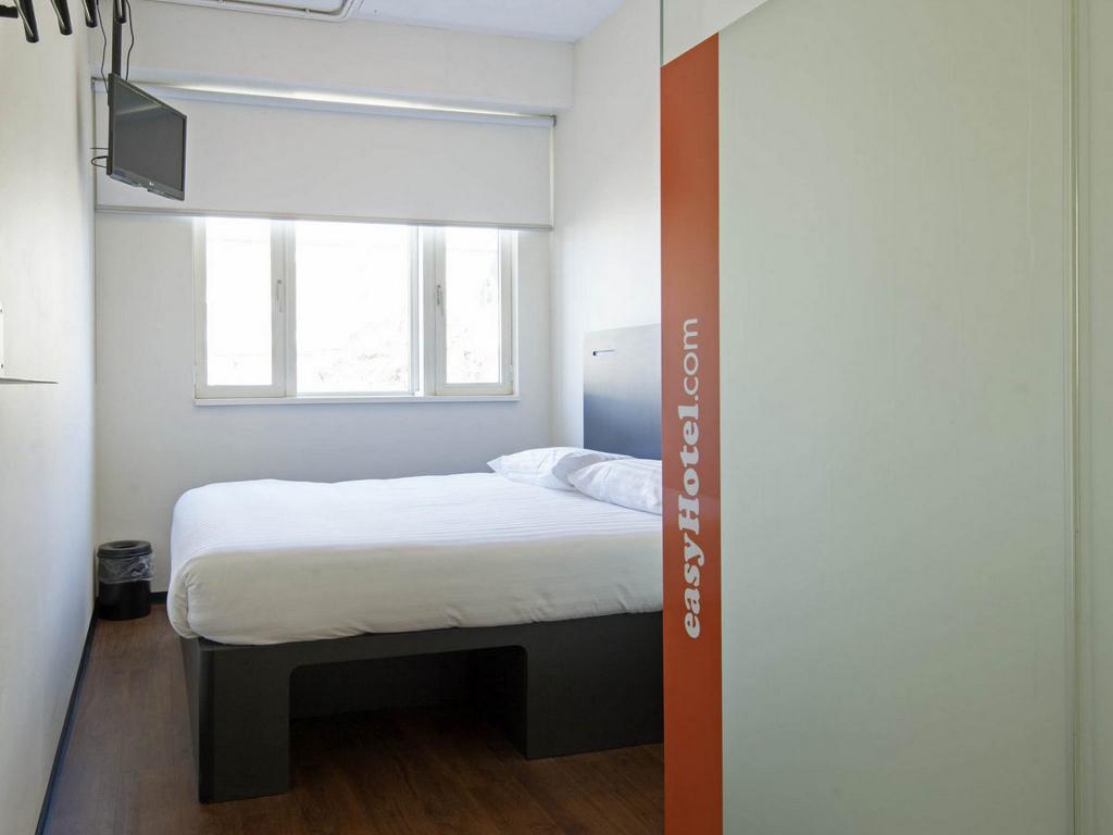 easyHotel The Hague City Centre