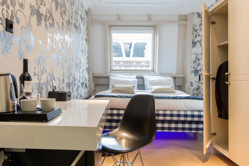 Amsterdam Canal Hotel