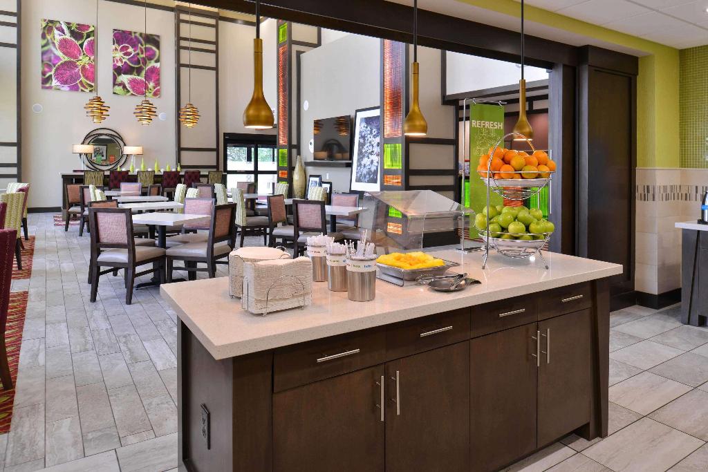 Hampton Inn & Suites Lansing West