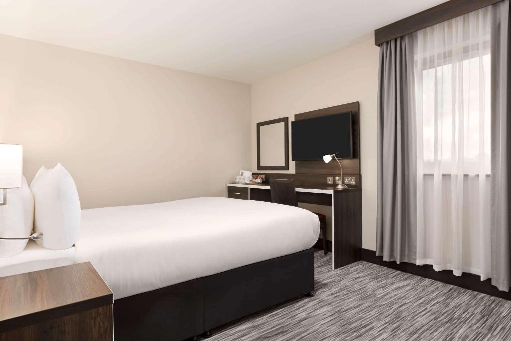 Ramada By Wyndham Cobham