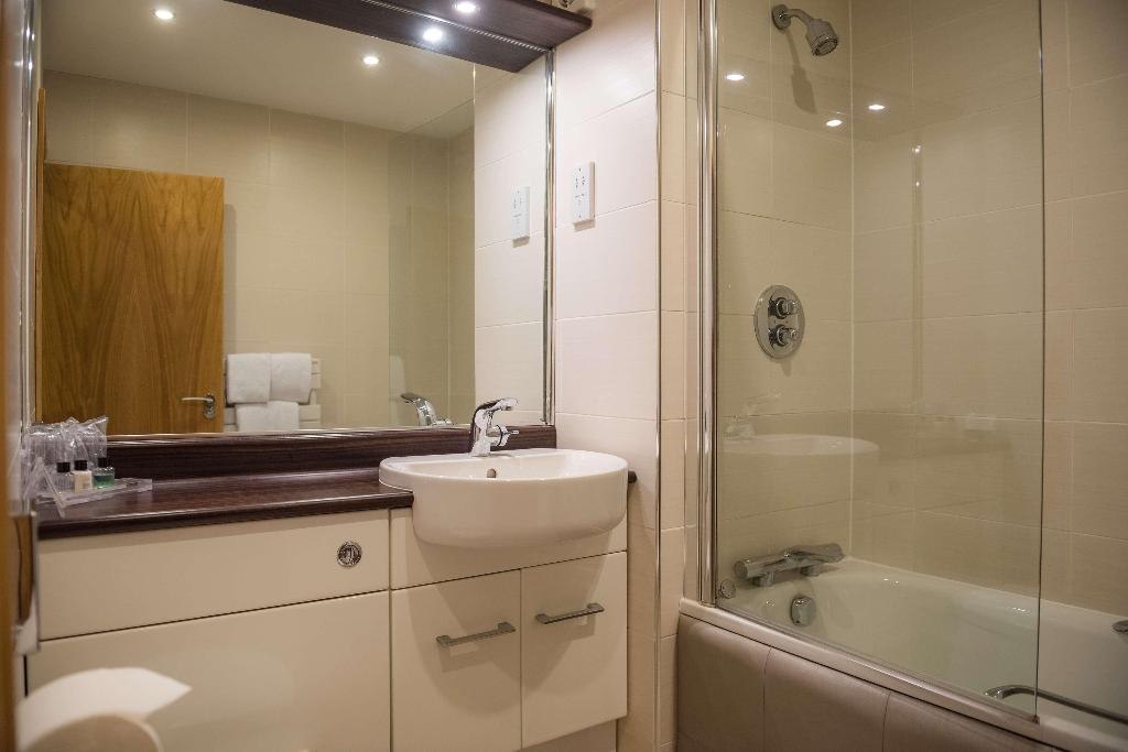 Carlton Hotel
