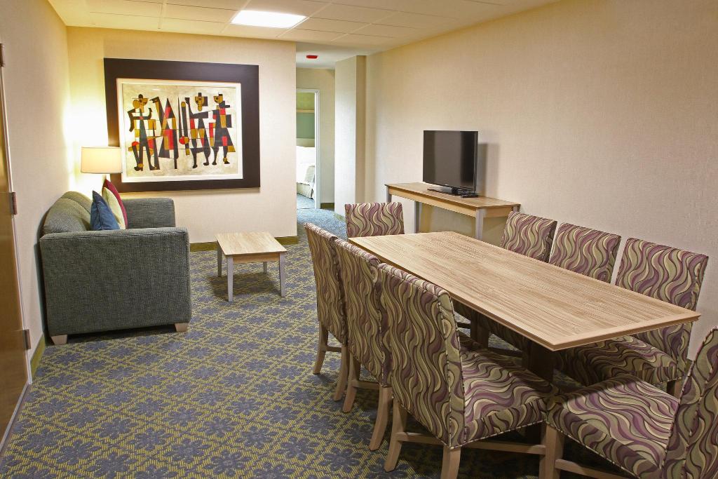  Holiday Inn Express & Suites Cuernavaca 