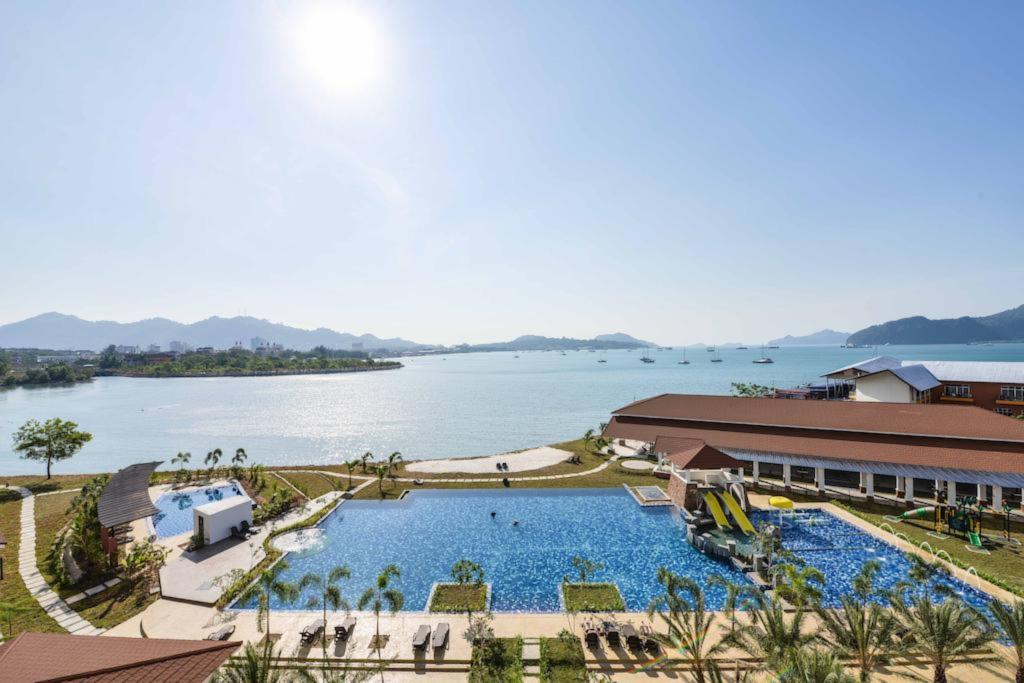 Dayang Bay Serviced Apartment & Resort