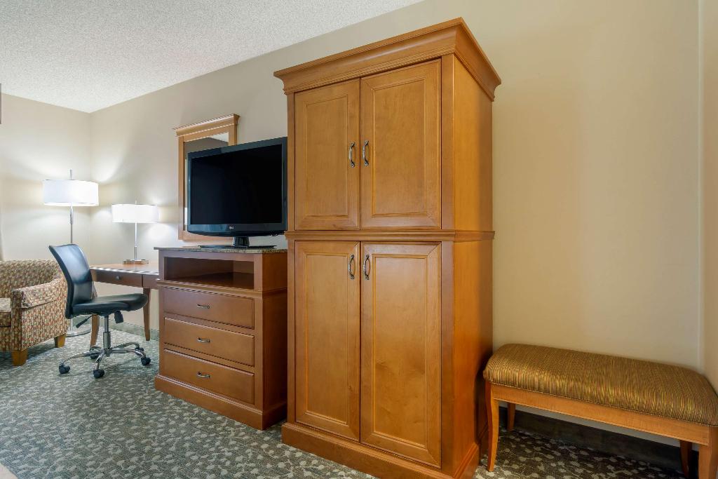 Best Western Plus Oak Harbor Hotel & Conference Ce