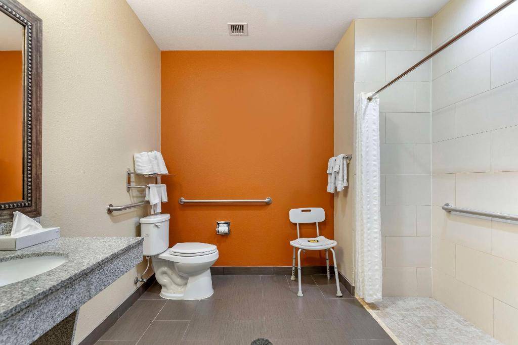 Best Western Plus Longhorn Inn & Suites