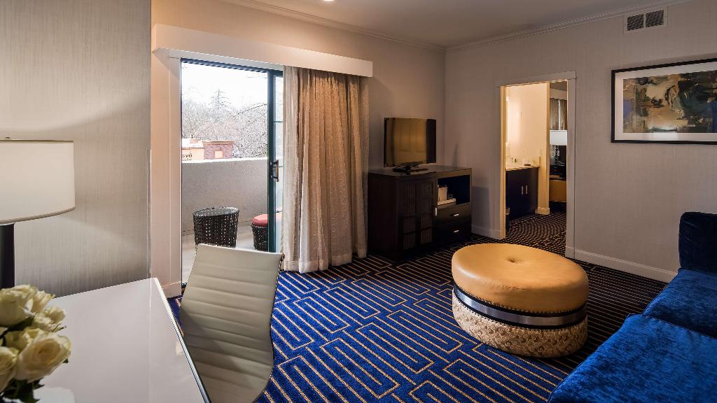 Best Western Plus Palm Court Hotel