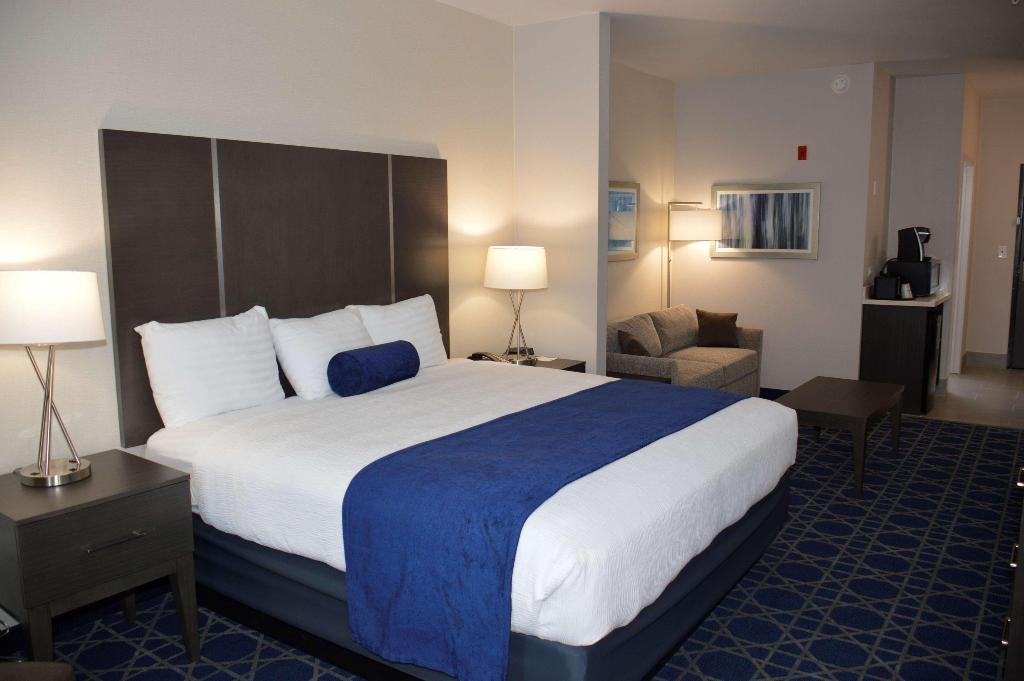Best Western Plus Rama Inn & Suites