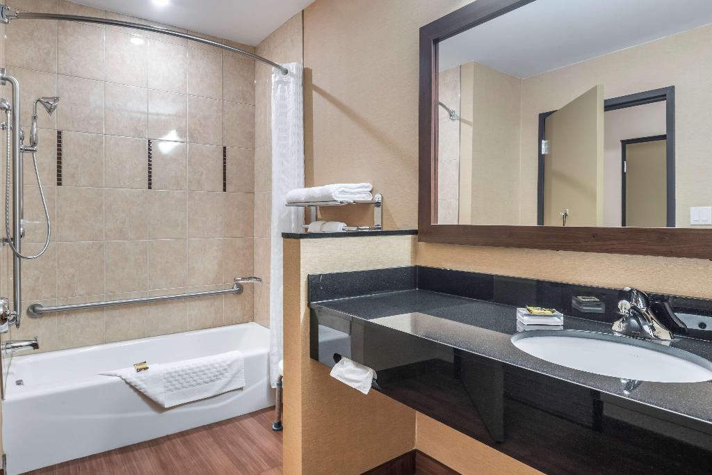 Best Western Plus Bathurst Hotel & Suites