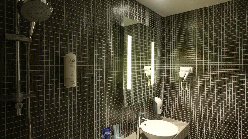 Holiday Inn Express Shanghai Gongkang