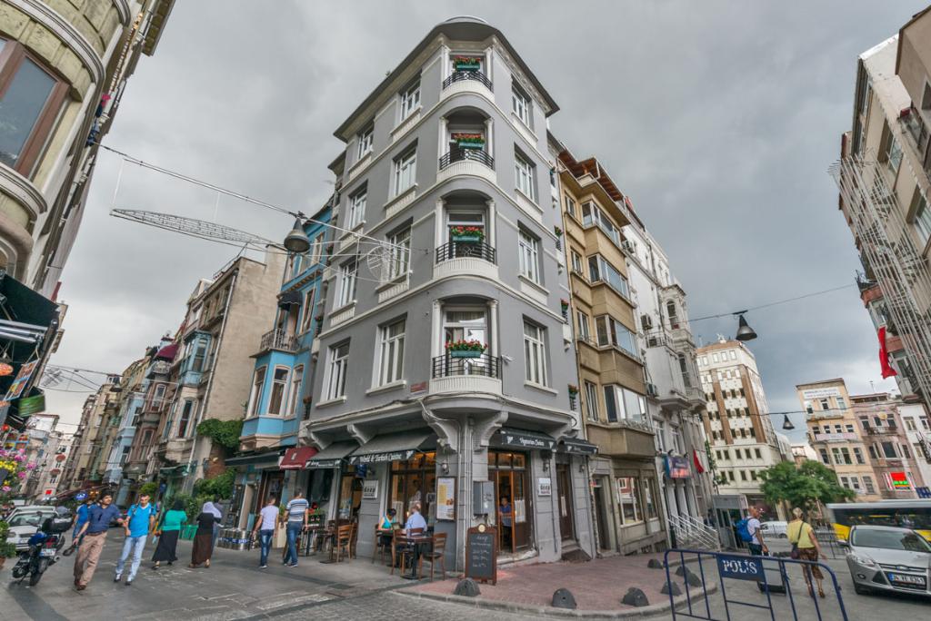 IQ Hotel