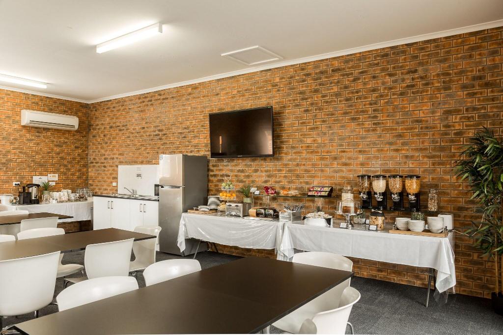 Hume Country Motor Inn