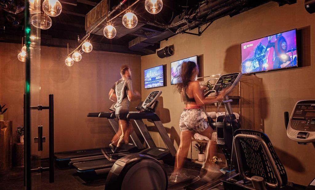 Lighthouse By Brown Hotels - Sports and Entertainment