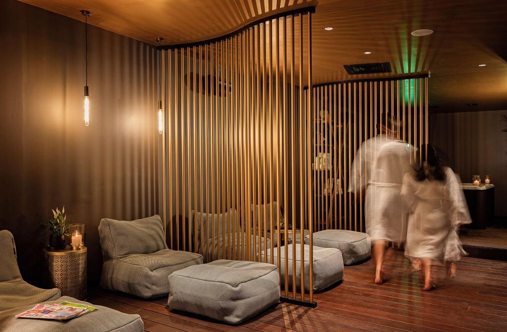 Lighthouse By Brown Hotels - Sports and Entertainment