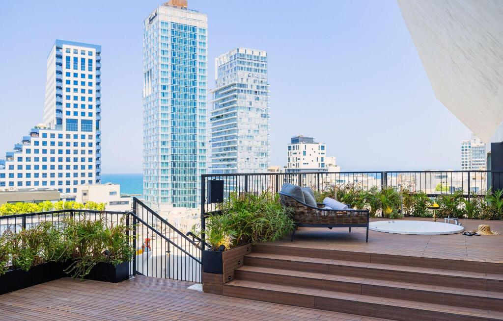 Lighthouse By Brown Hotels - Terrace