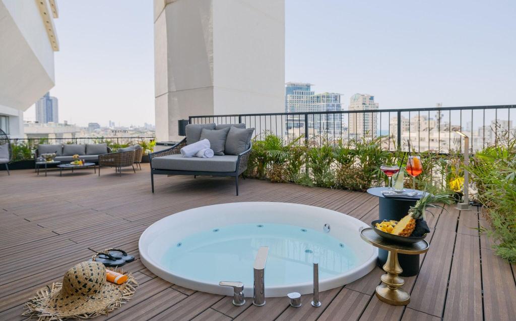 Lighthouse By Brown Hotels - Terrace