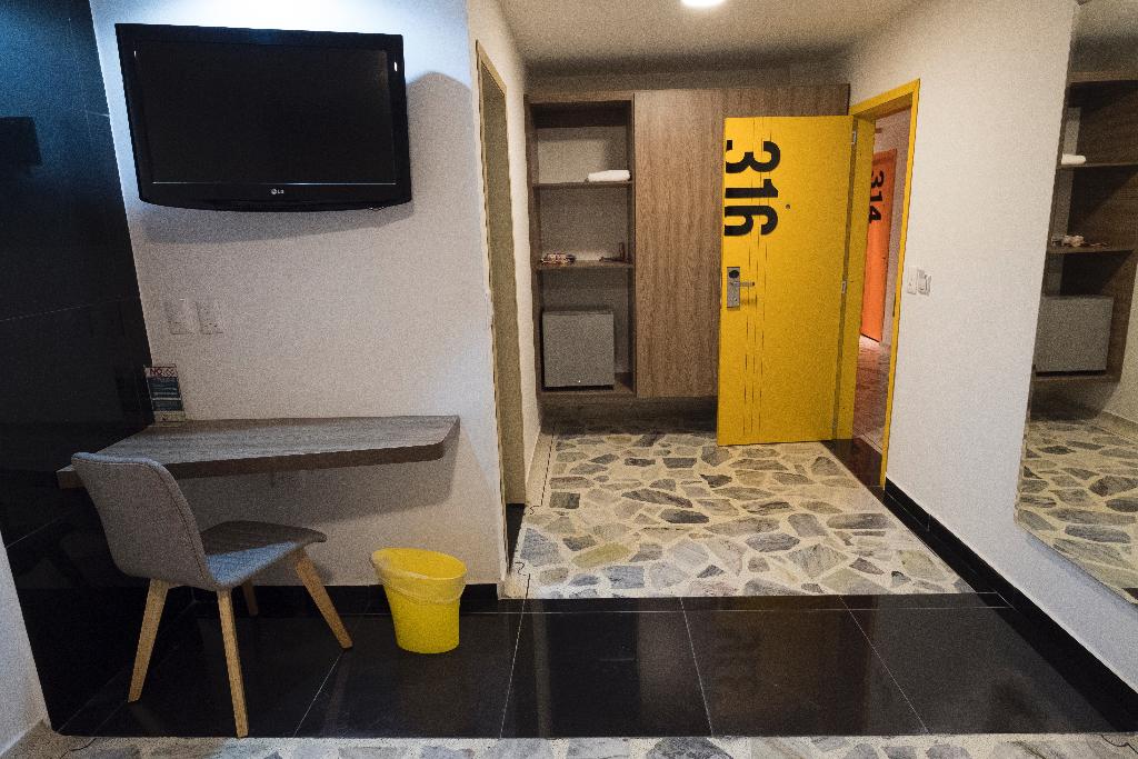 Hotel D' Leon