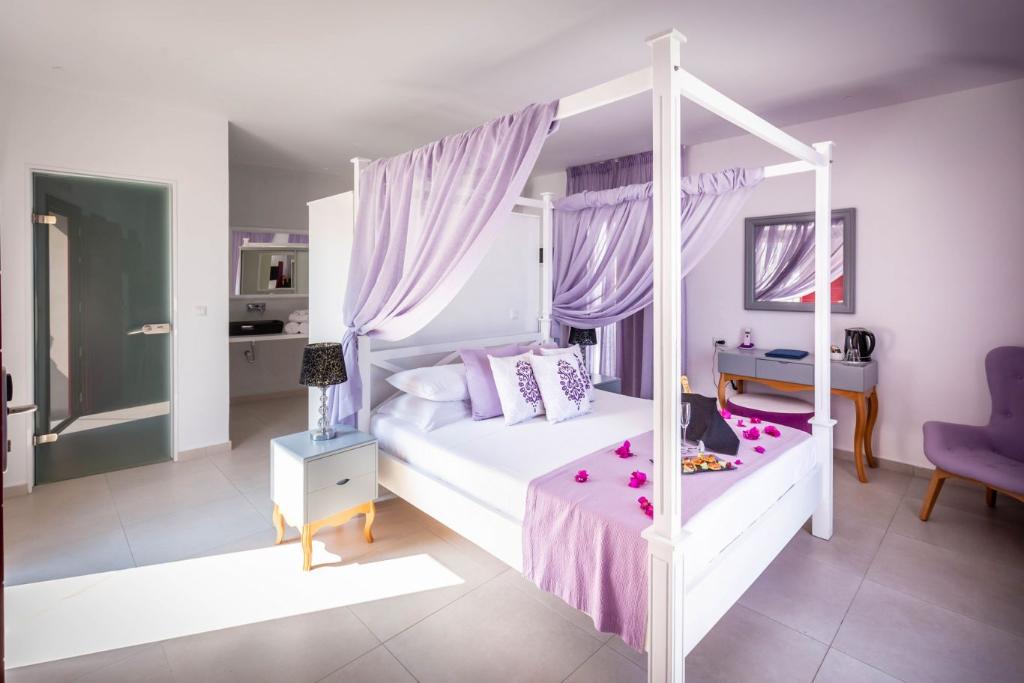 Mar n Mar Crown Hotel-Suites
