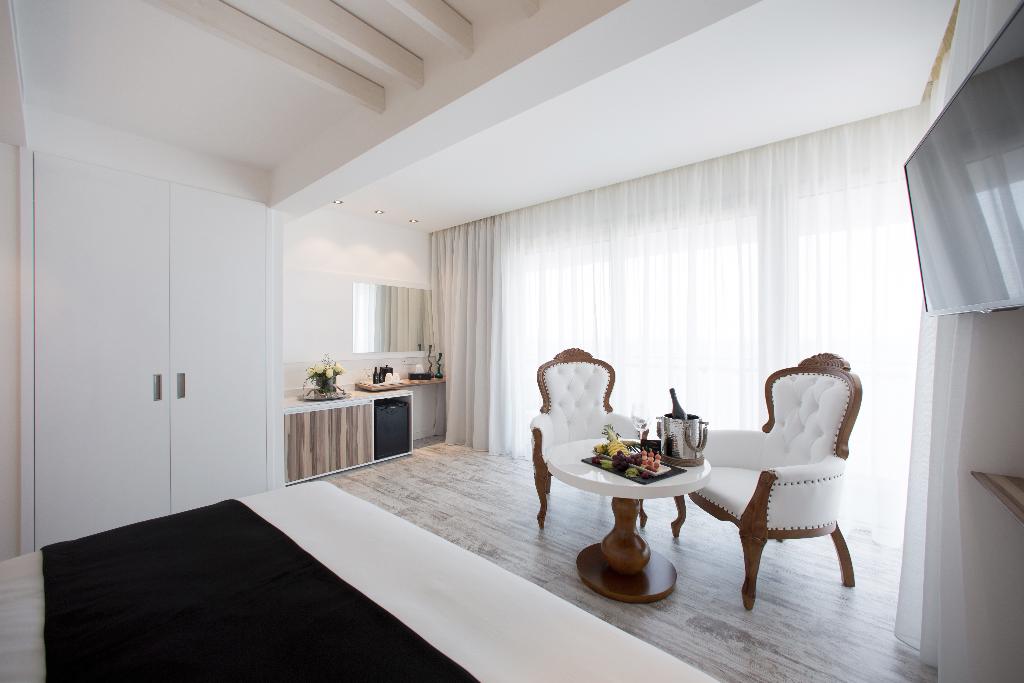 The Ciao Stelio Deluxe Hotel