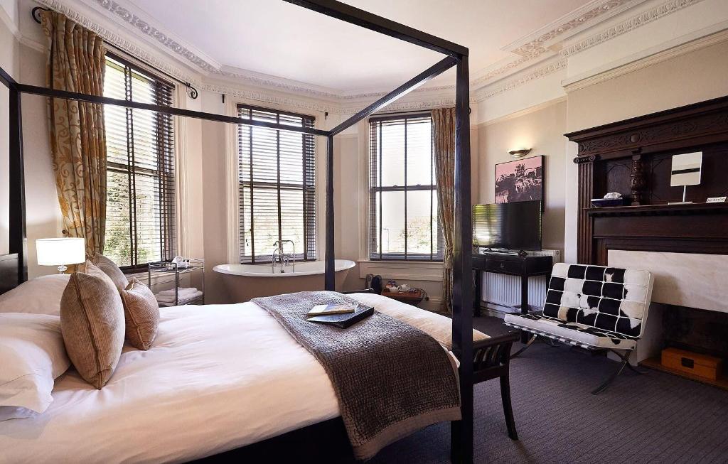 Dorian House