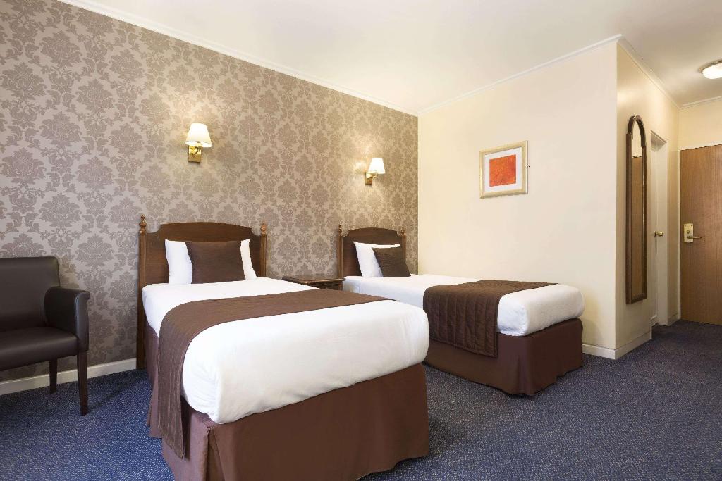 Ramada By Wyndham Crawley Gatwick