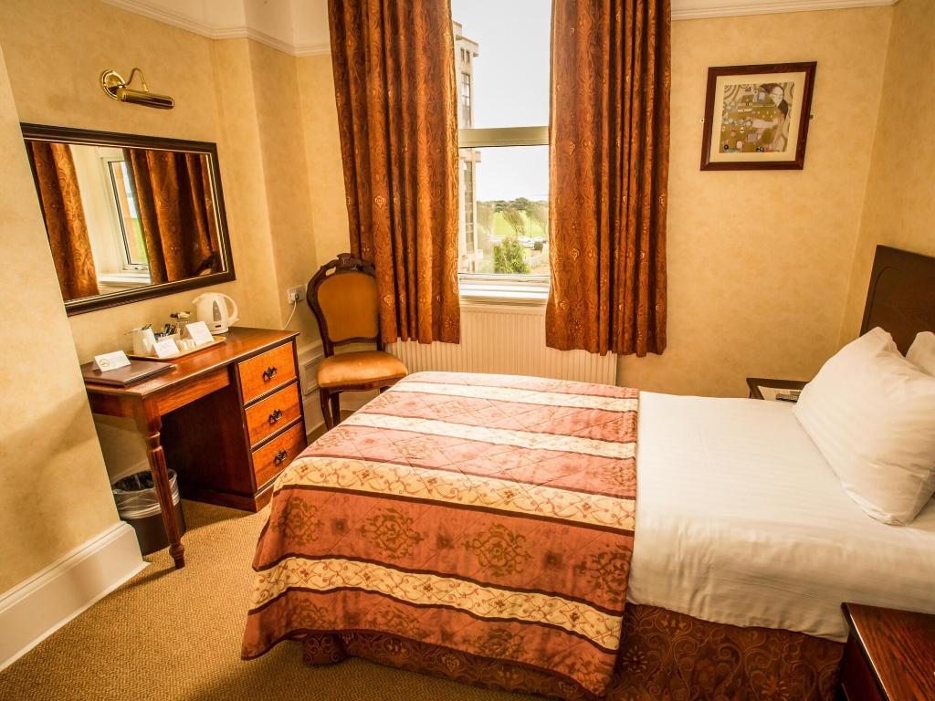 Queen s Hotel