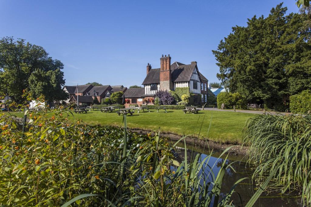 Moat House  Hotel (Acton Trussell)