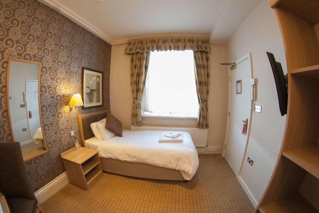 Vine Hotel by Marstons Inns