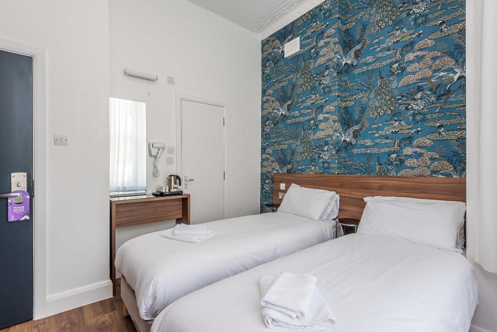 Number 10 Hotel